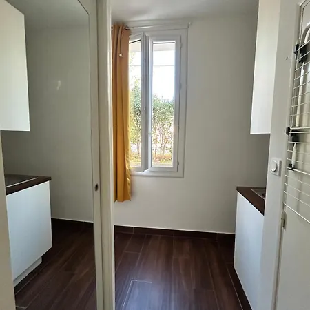 Daire Agreable Renove Avec Place De Parking Bandol